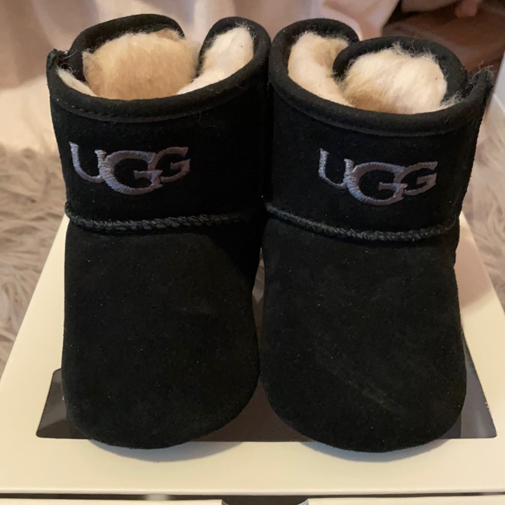 Brand new Infant Ugg’s size 2/3